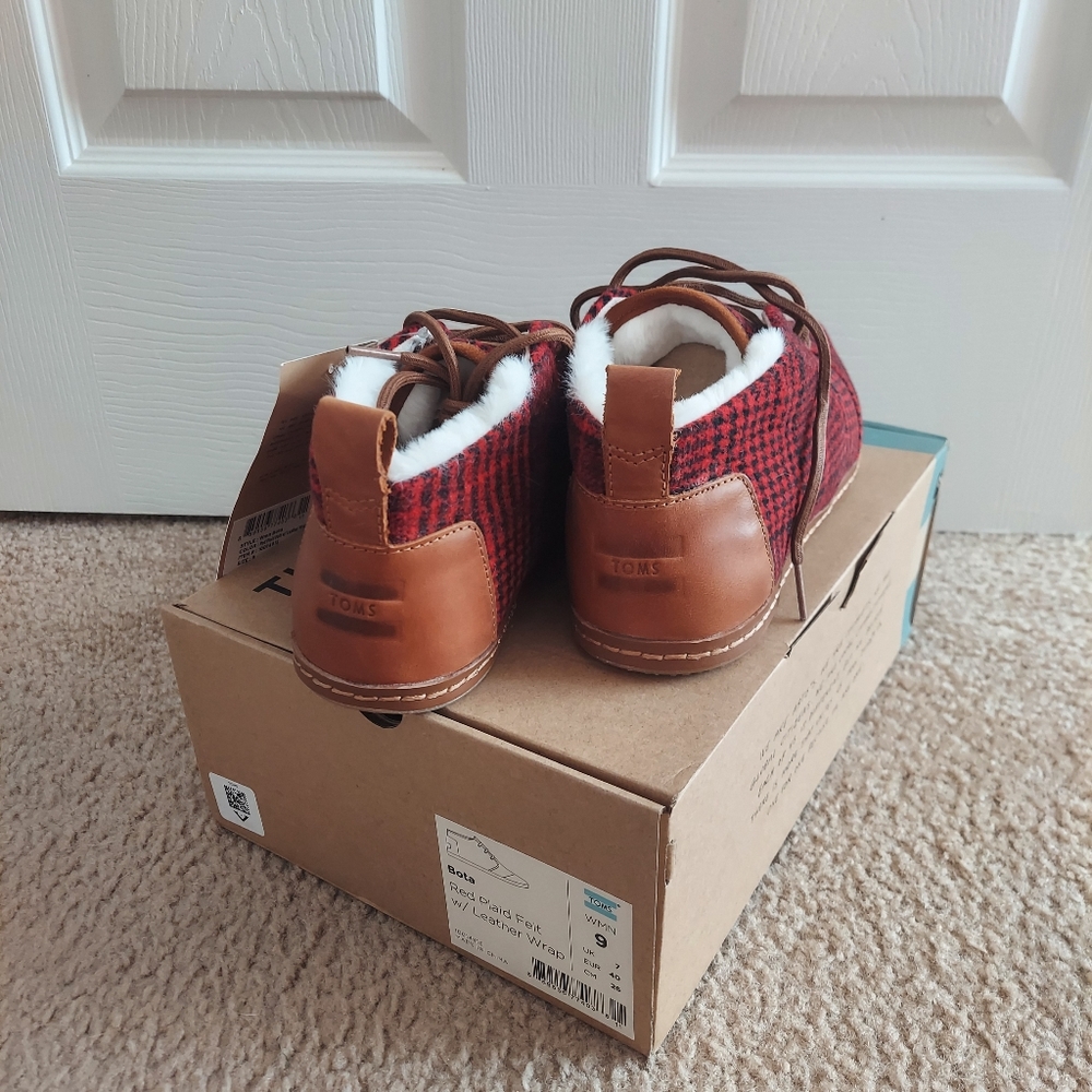 Toms - Picture 3 of 5